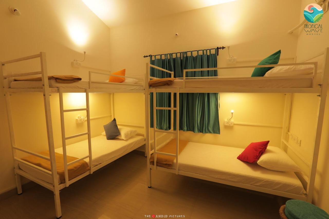 Tropical Wave Hostel Morjim Goa Kültér fotó