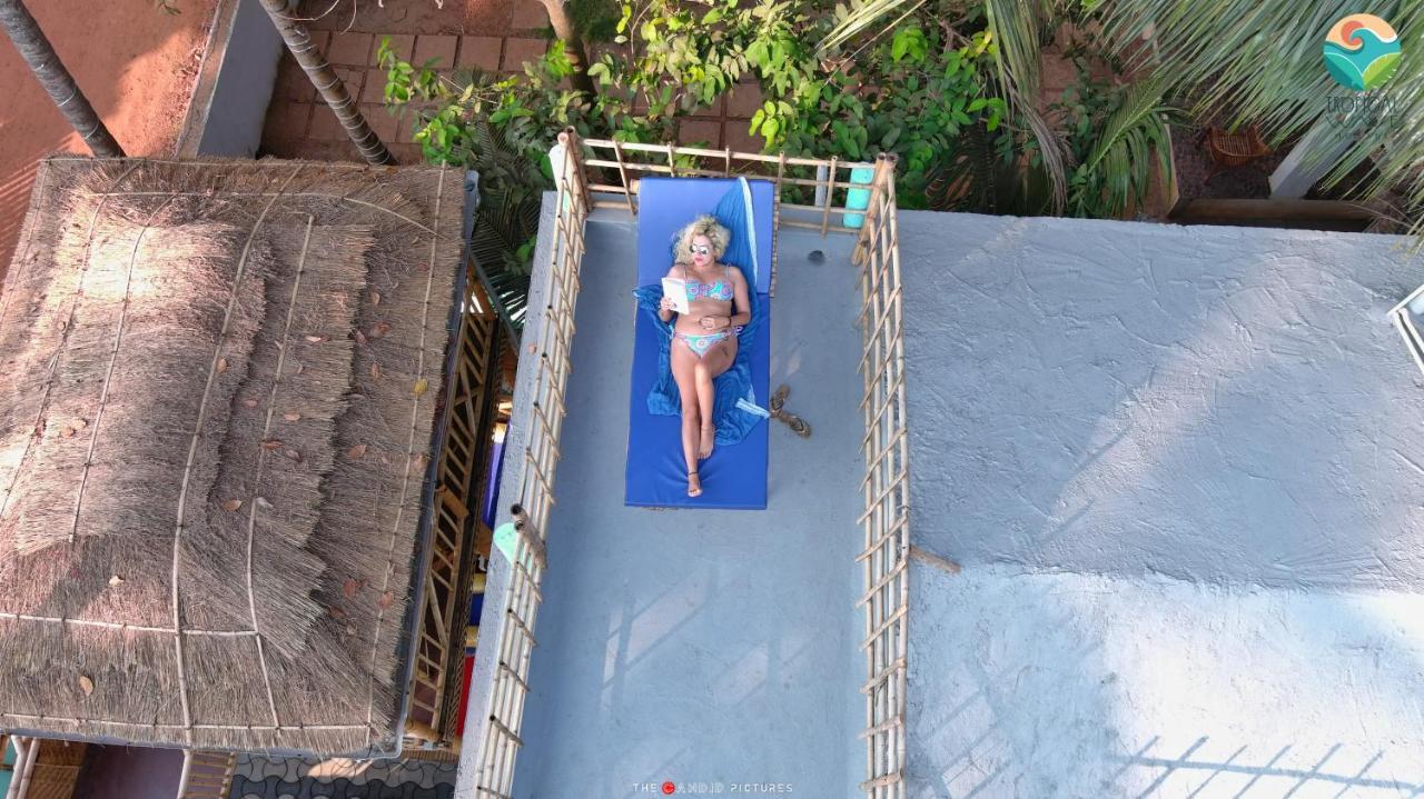 Tropical Wave Hostel Morjim Goa Kültér fotó