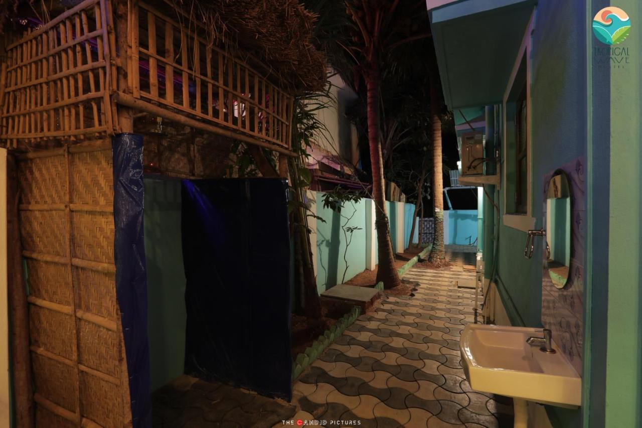 Tropical Wave Hostel Morjim Goa Kültér fotó