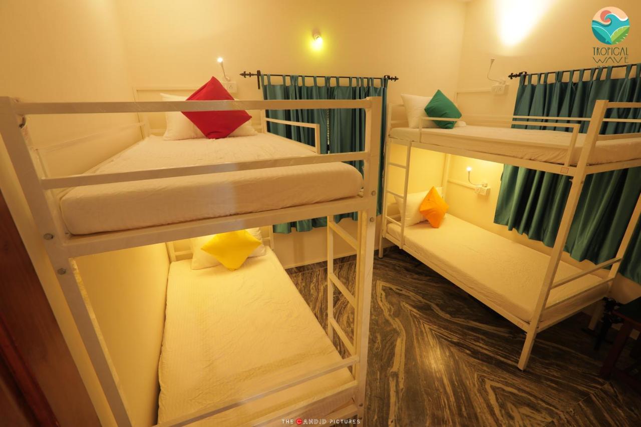Tropical Wave Hostel Morjim Goa Kültér fotó