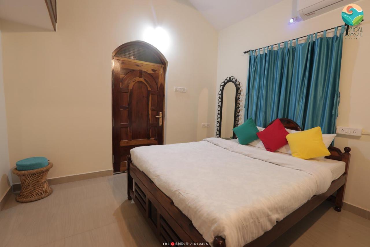 Tropical Wave Hostel Morjim Goa Kültér fotó