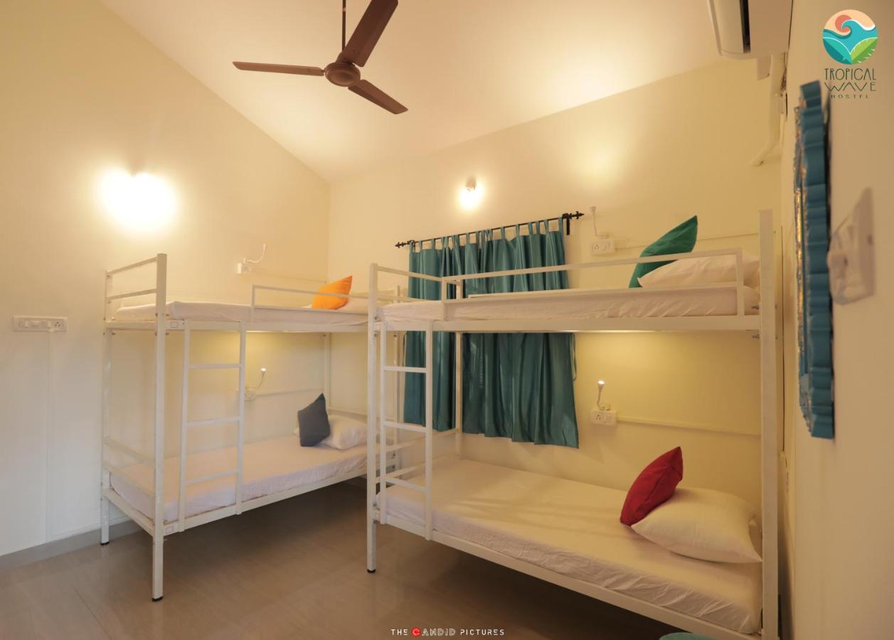 Tropical Wave Hostel Morjim Goa Kültér fotó