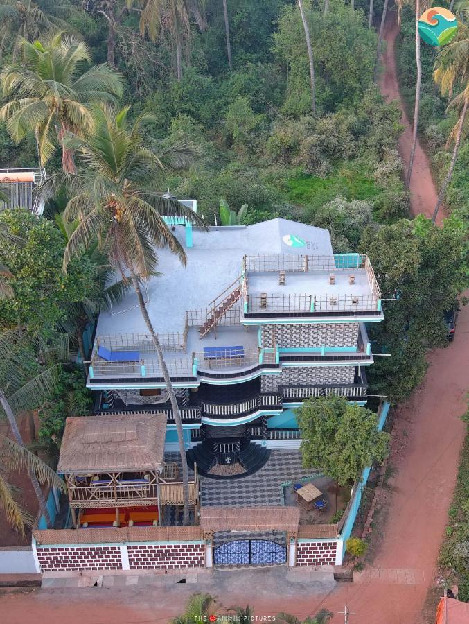 Tropical Wave Hostel Morjim Goa Kültér fotó