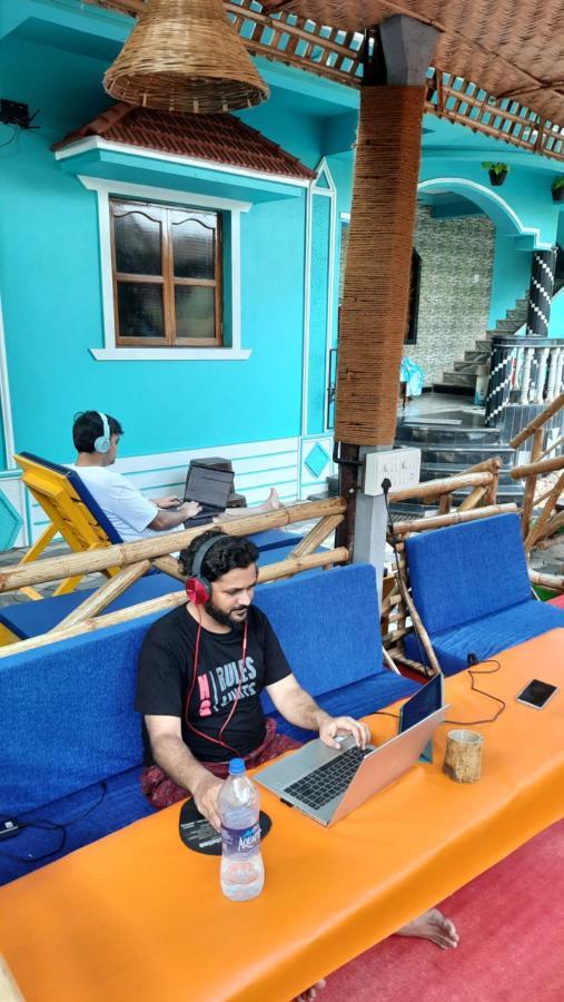Tropical Wave Hostel Morjim Goa Kültér fotó