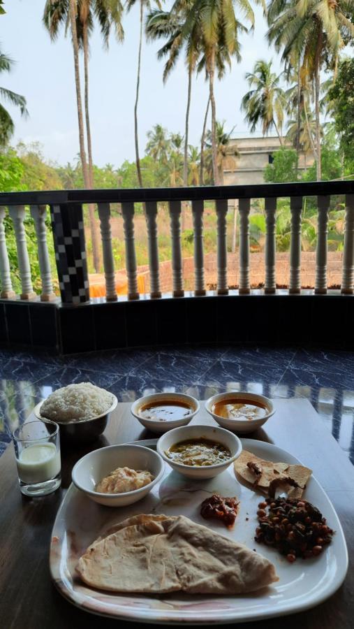 Tropical Wave Hostel Morjim Goa Kültér fotó