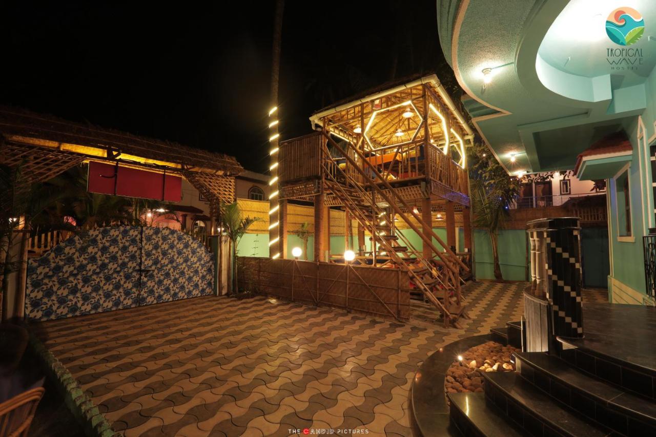 Tropical Wave Hostel Morjim Goa Kültér fotó