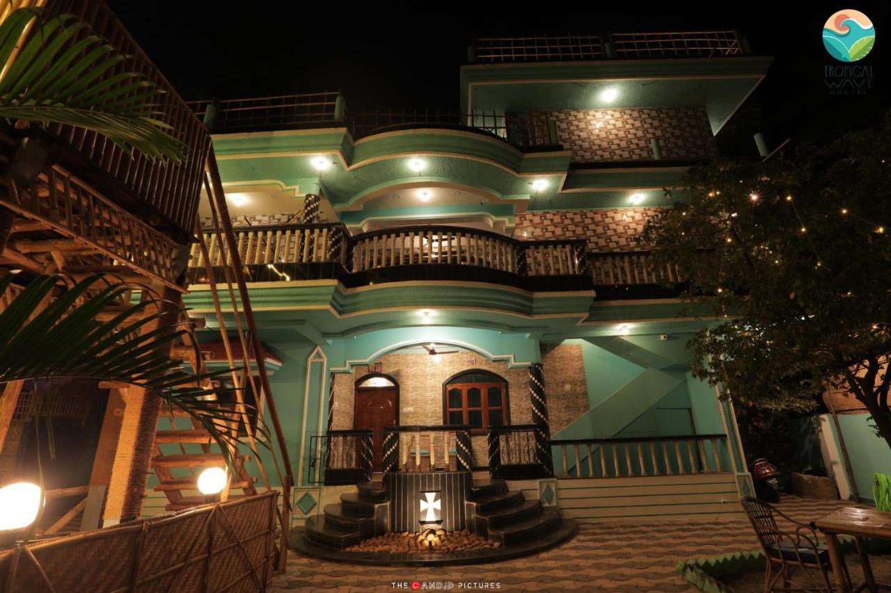 Tropical Wave Hostel Morjim Goa Kültér fotó