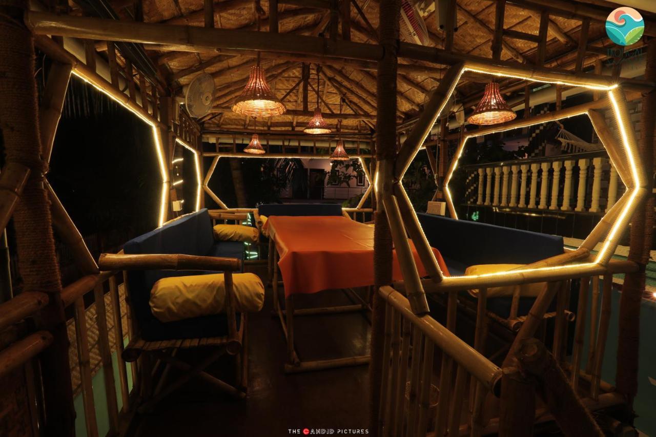Tropical Wave Hostel Morjim Goa Kültér fotó