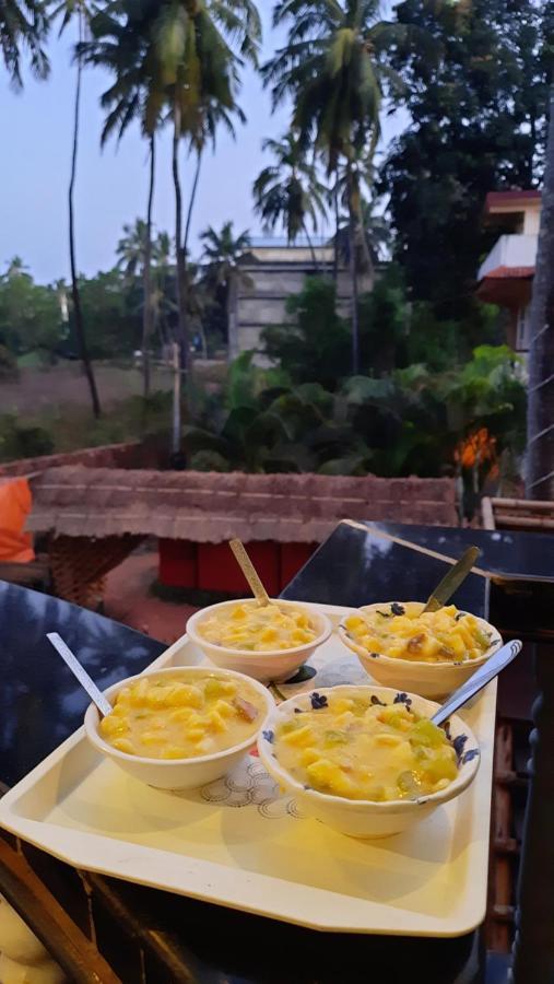 Tropical Wave Hostel Morjim Goa Kültér fotó