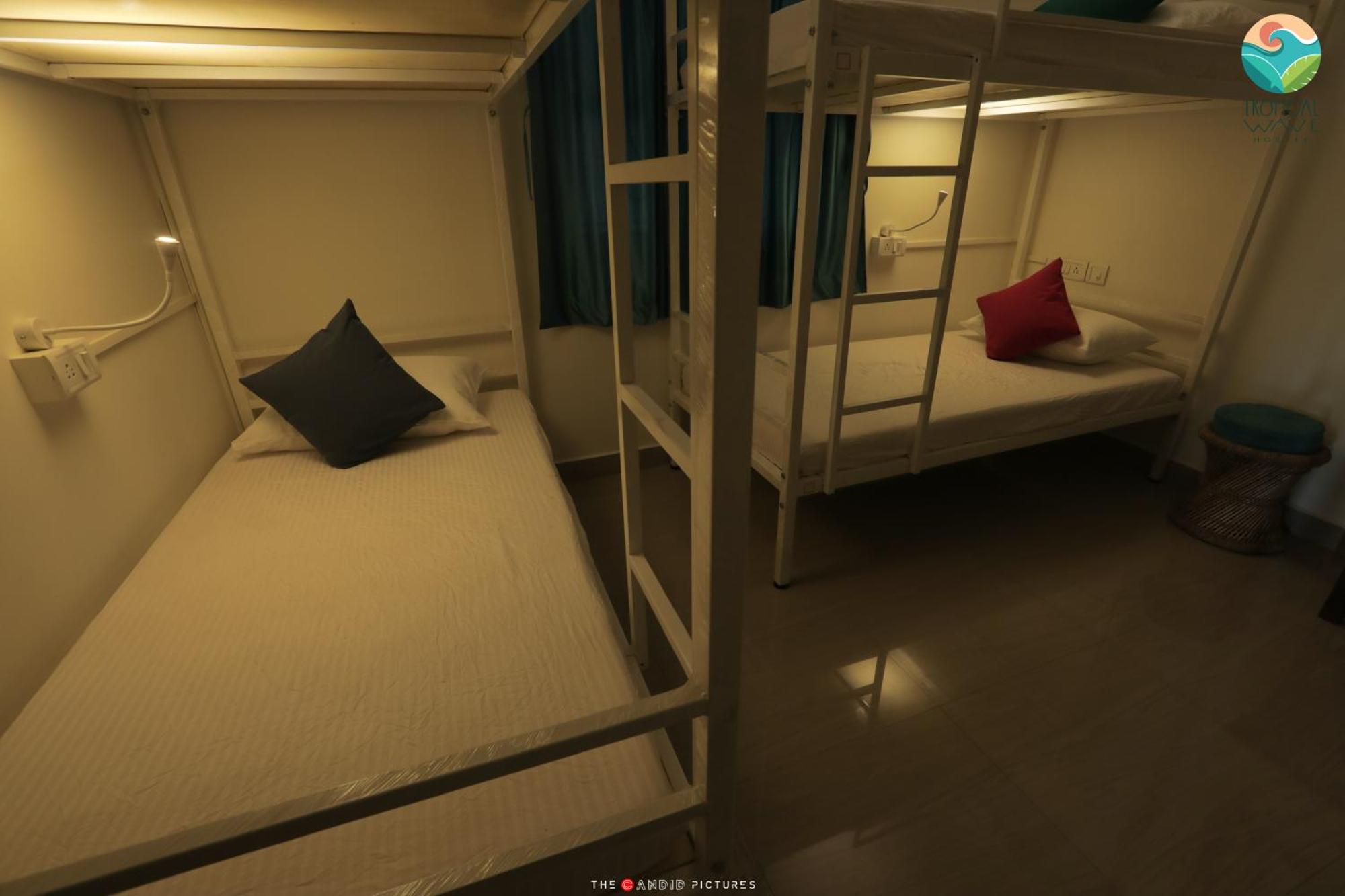 Tropical Wave Hostel Morjim Goa Kültér fotó