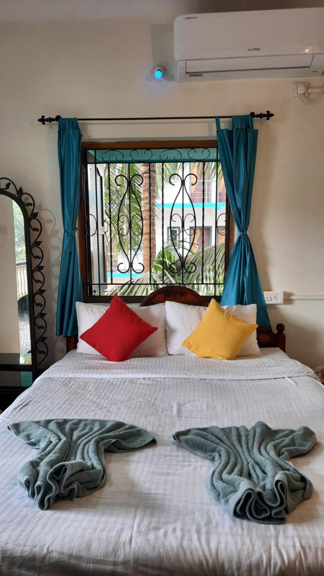 Tropical Wave Hostel Morjim Goa Kültér fotó